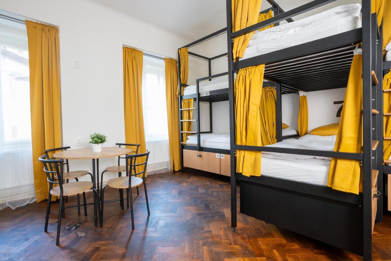 White Wolf House Hostel & Apartments Praha Eksteriør bilde