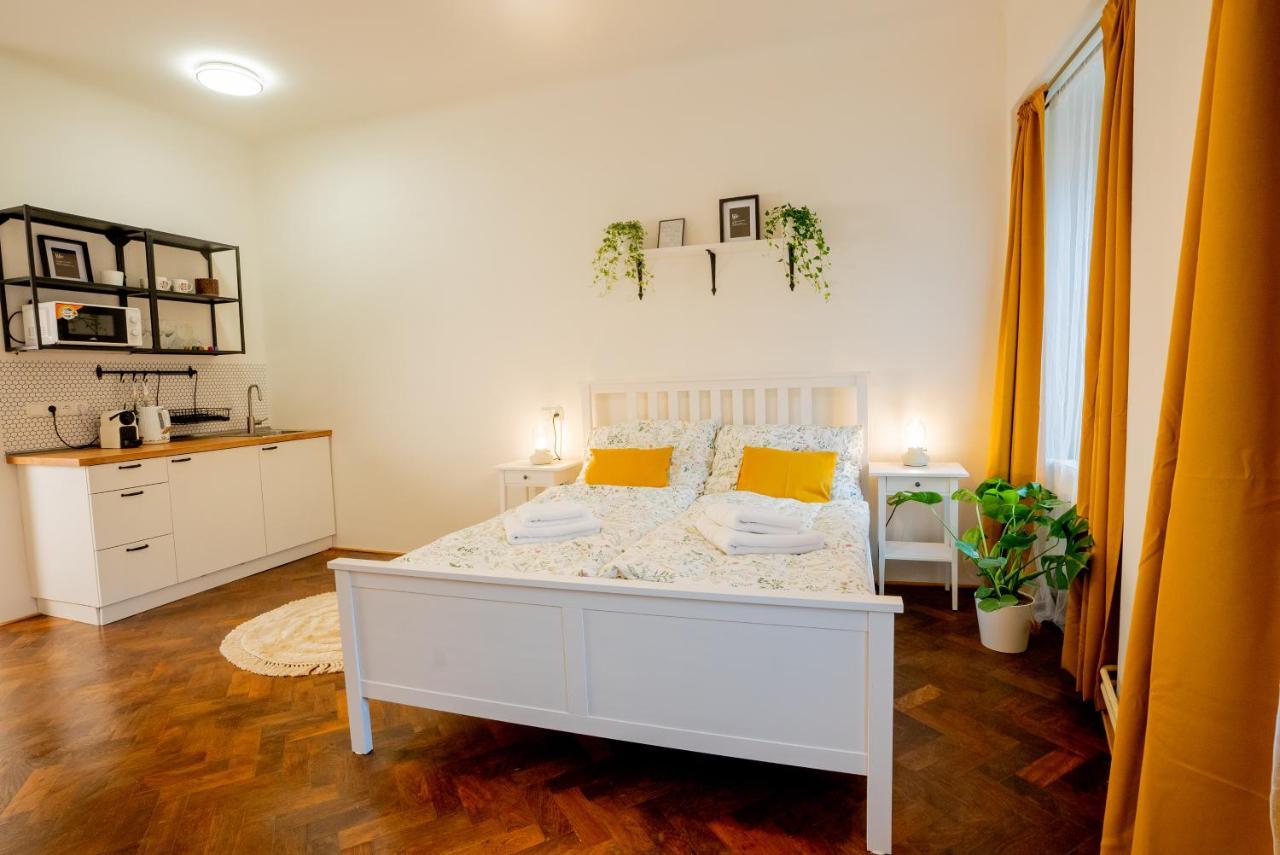 White Wolf House Hostel & Apartments Praha Eksteriør bilde